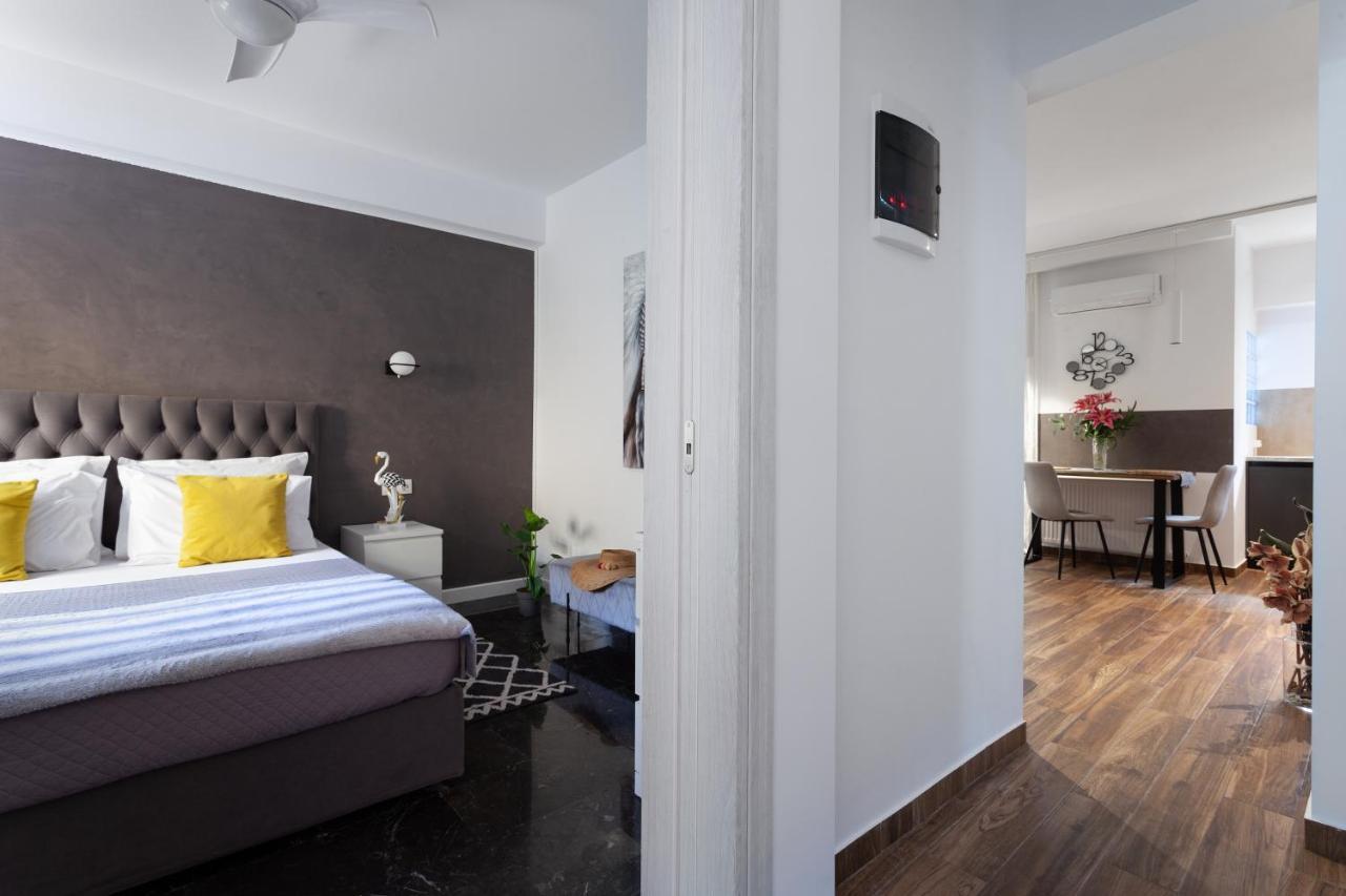 Seaside Apartment By Flisvos Marina Atenas Exterior foto